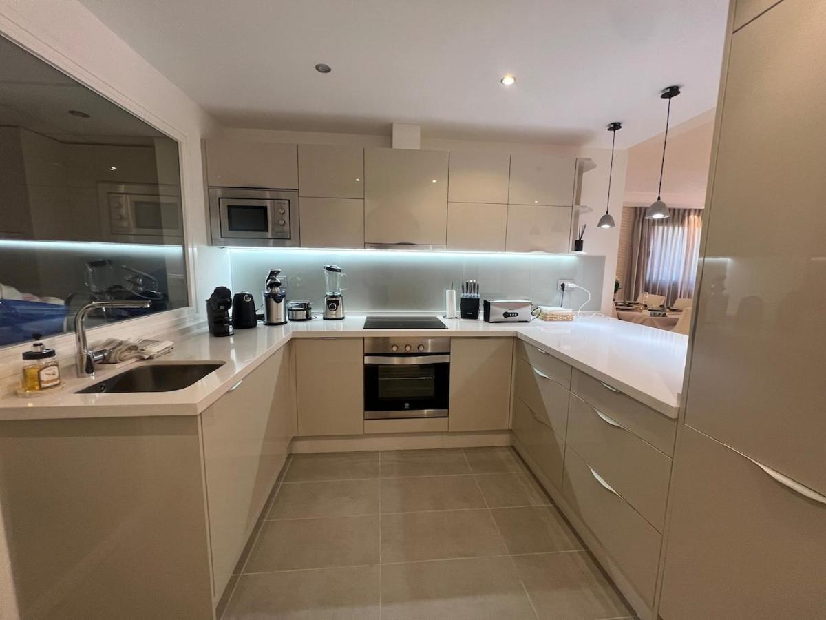 Te Huur 2 Slaapkamers Frontline Strand Complex Estepona Dış mekan fotoğraf