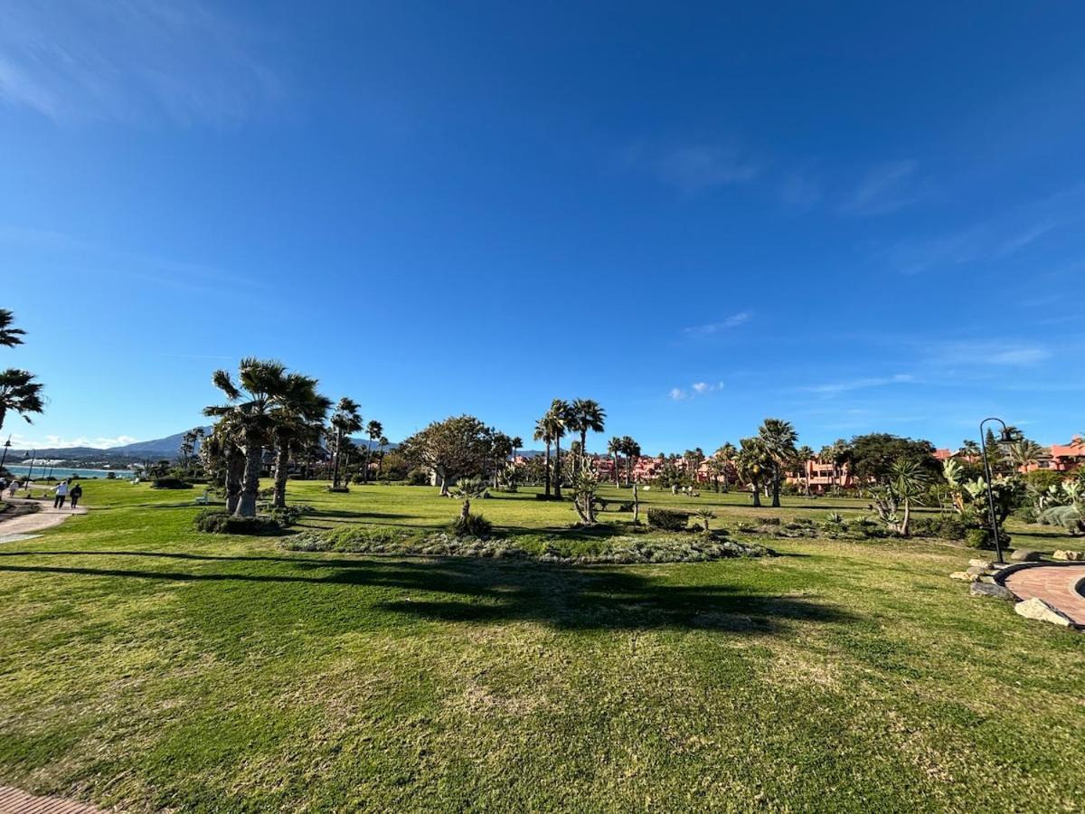 Te Huur 2 Slaapkamers Frontline Strand Complex Estepona Dış mekan fotoğraf