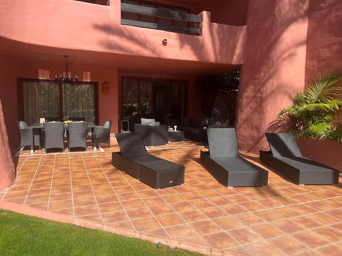 Te Huur 2 Slaapkamers Frontline Strand Complex Estepona Dış mekan fotoğraf