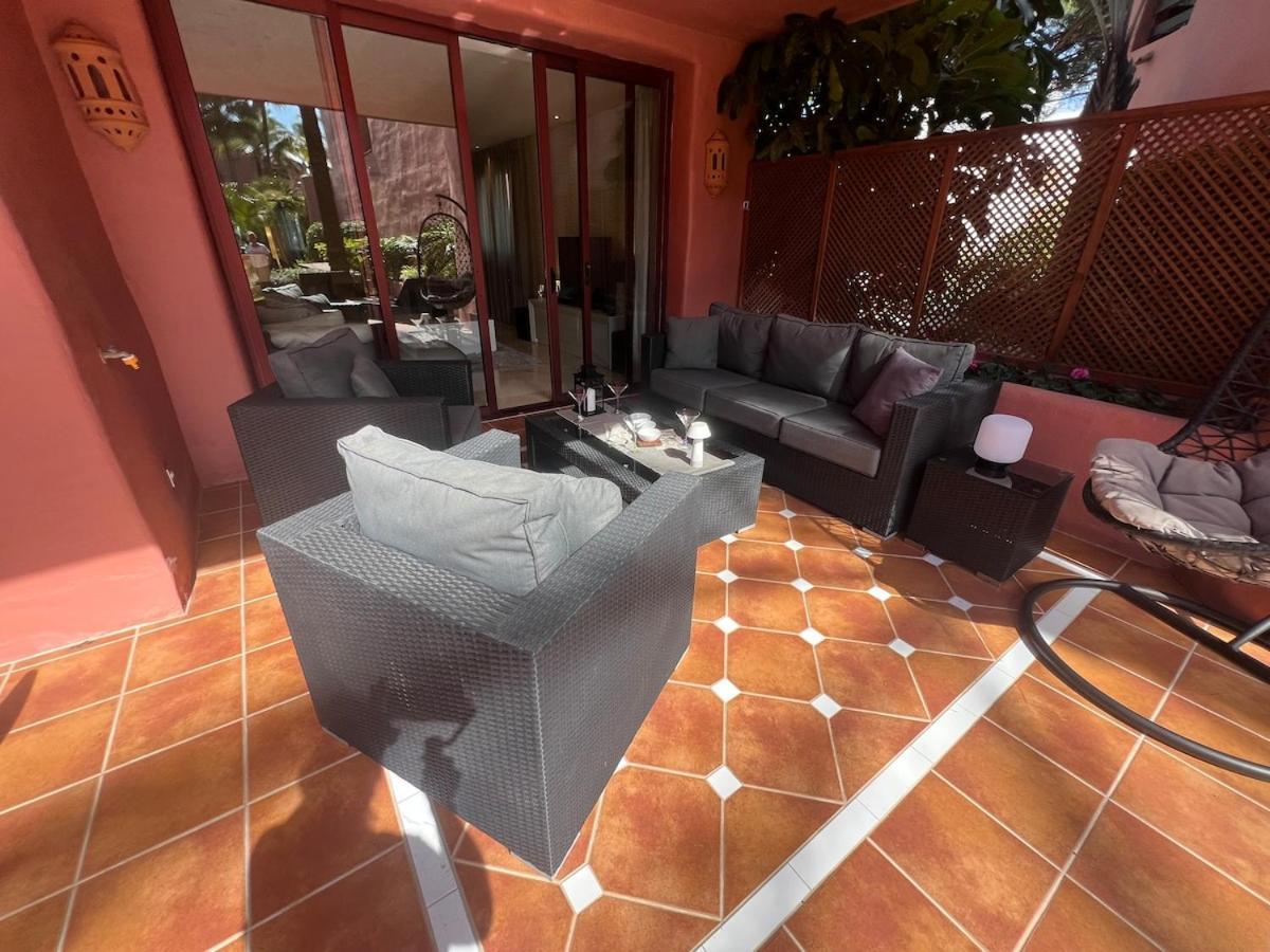 Te Huur 2 Slaapkamers Frontline Strand Complex Estepona Dış mekan fotoğraf