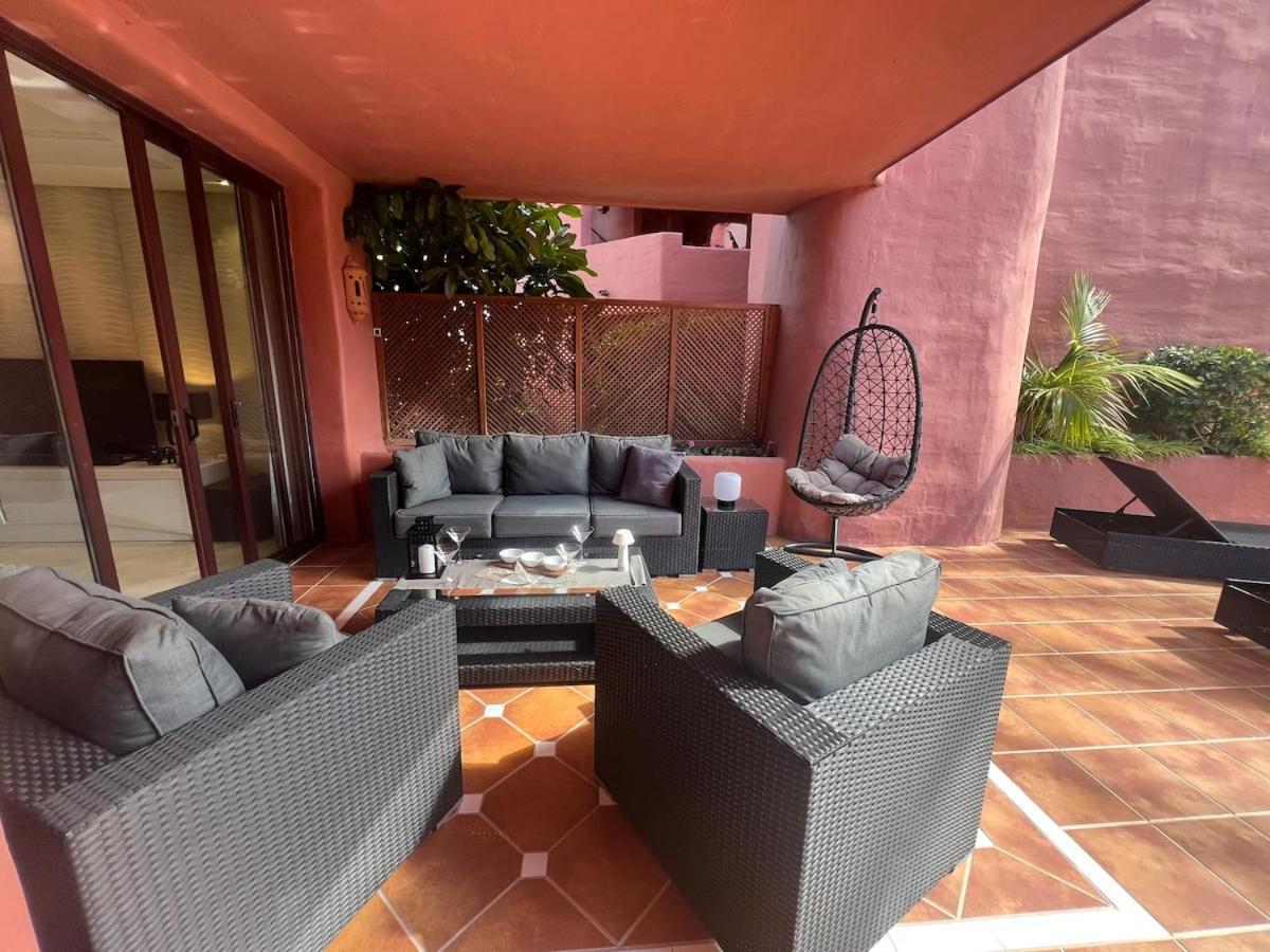Te Huur 2 Slaapkamers Frontline Strand Complex Estepona Dış mekan fotoğraf