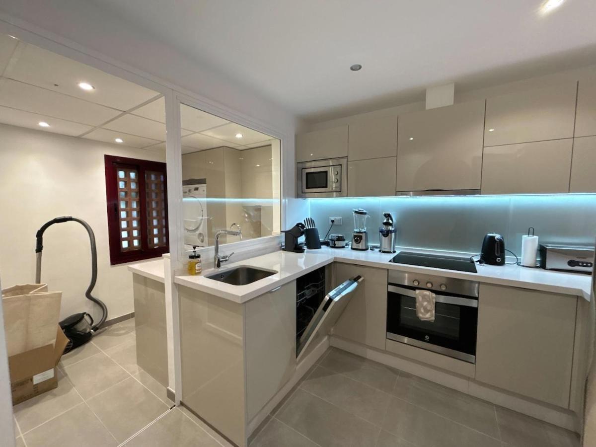 Te Huur 2 Slaapkamers Frontline Strand Complex Estepona Dış mekan fotoğraf