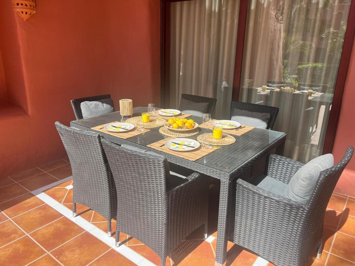 Te Huur 2 Slaapkamers Frontline Strand Complex Estepona Dış mekan fotoğraf