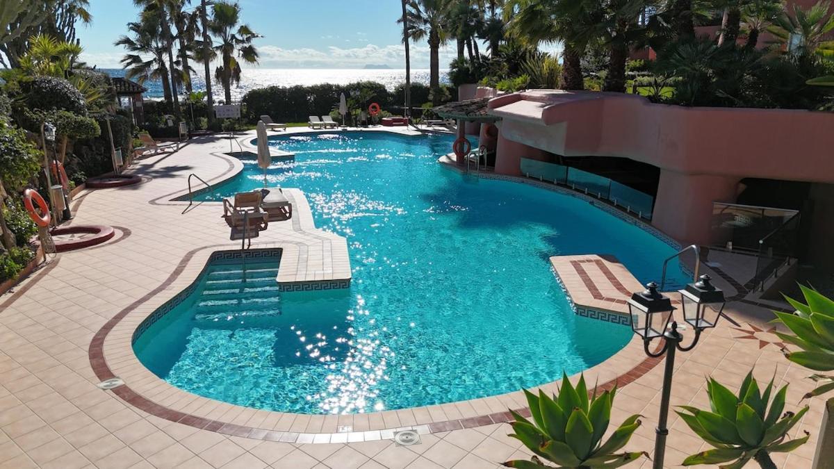 Te Huur 2 Slaapkamers Frontline Strand Complex Estepona Dış mekan fotoğraf