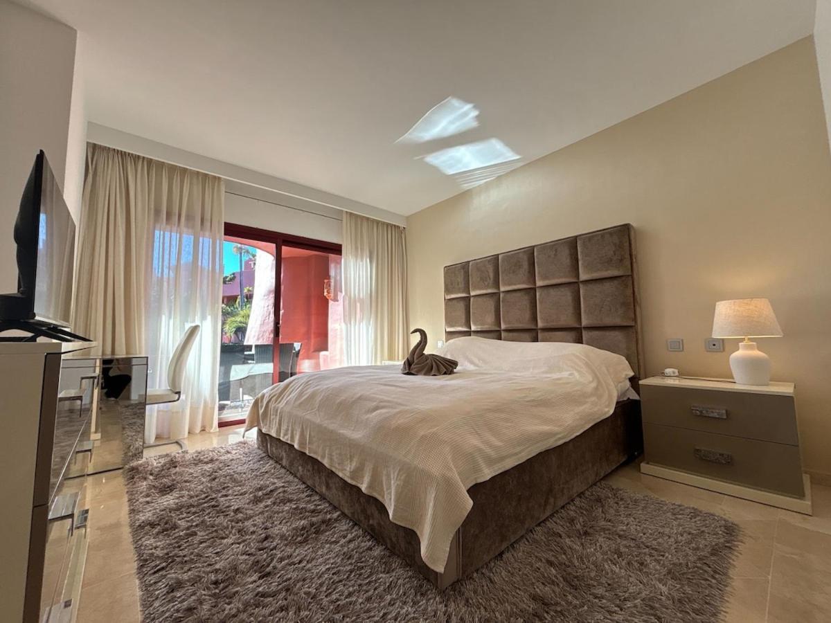 Te Huur 2 Slaapkamers Frontline Strand Complex Estepona Dış mekan fotoğraf