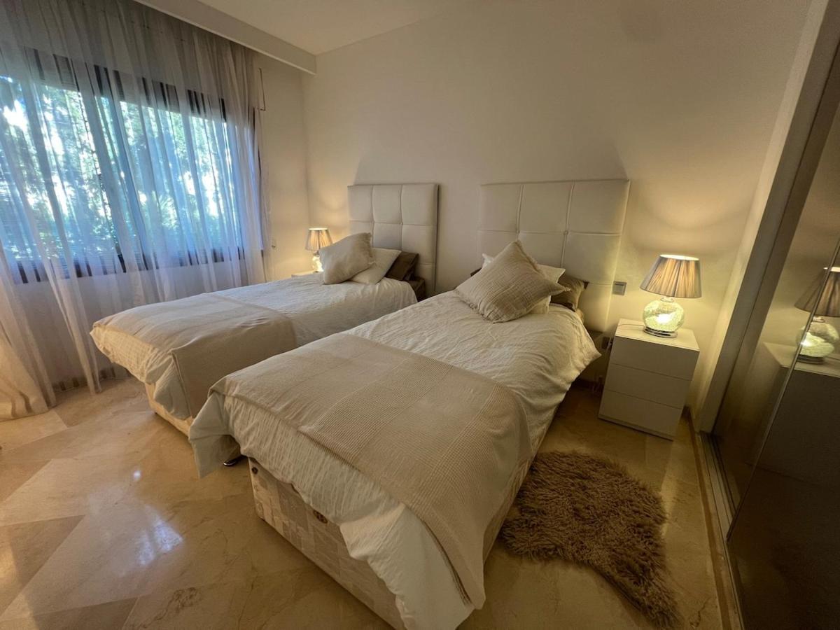 Te Huur 2 Slaapkamers Frontline Strand Complex Estepona Dış mekan fotoğraf