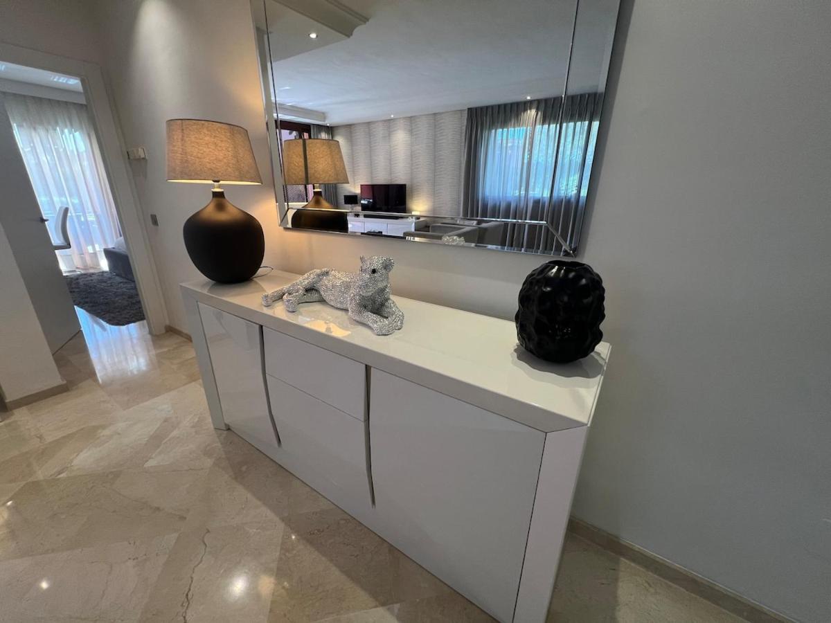Te Huur 2 Slaapkamers Frontline Strand Complex Estepona Dış mekan fotoğraf