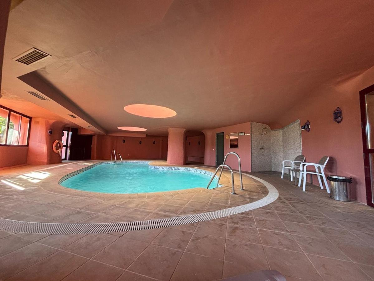 Te Huur 2 Slaapkamers Frontline Strand Complex Estepona Dış mekan fotoğraf