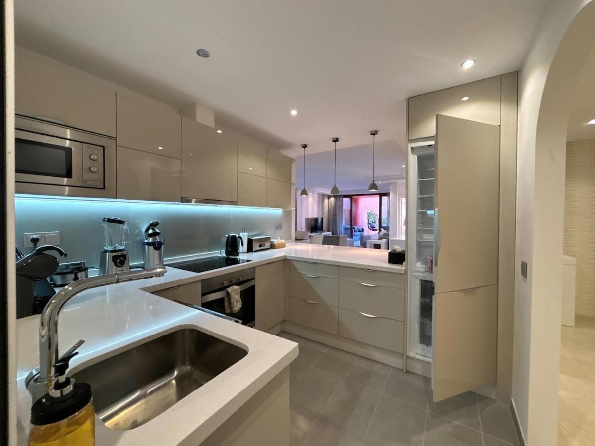 Te Huur 2 Slaapkamers Frontline Strand Complex Estepona Dış mekan fotoğraf