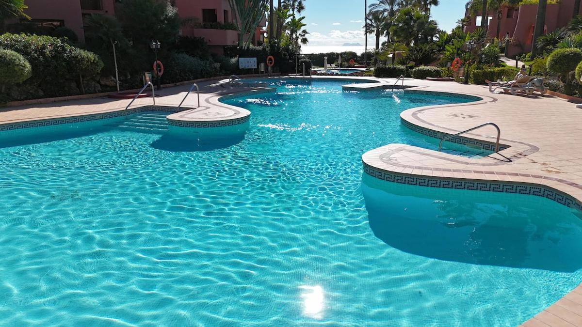 Te Huur 2 Slaapkamers Frontline Strand Complex Estepona Dış mekan fotoğraf