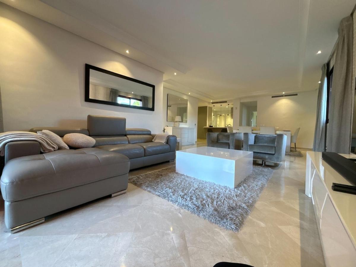 Te Huur 2 Slaapkamers Frontline Strand Complex Estepona Dış mekan fotoğraf