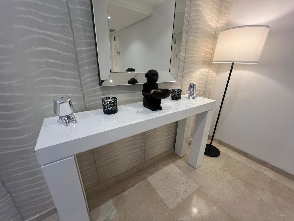 Te Huur 2 Slaapkamers Frontline Strand Complex Estepona Dış mekan fotoğraf