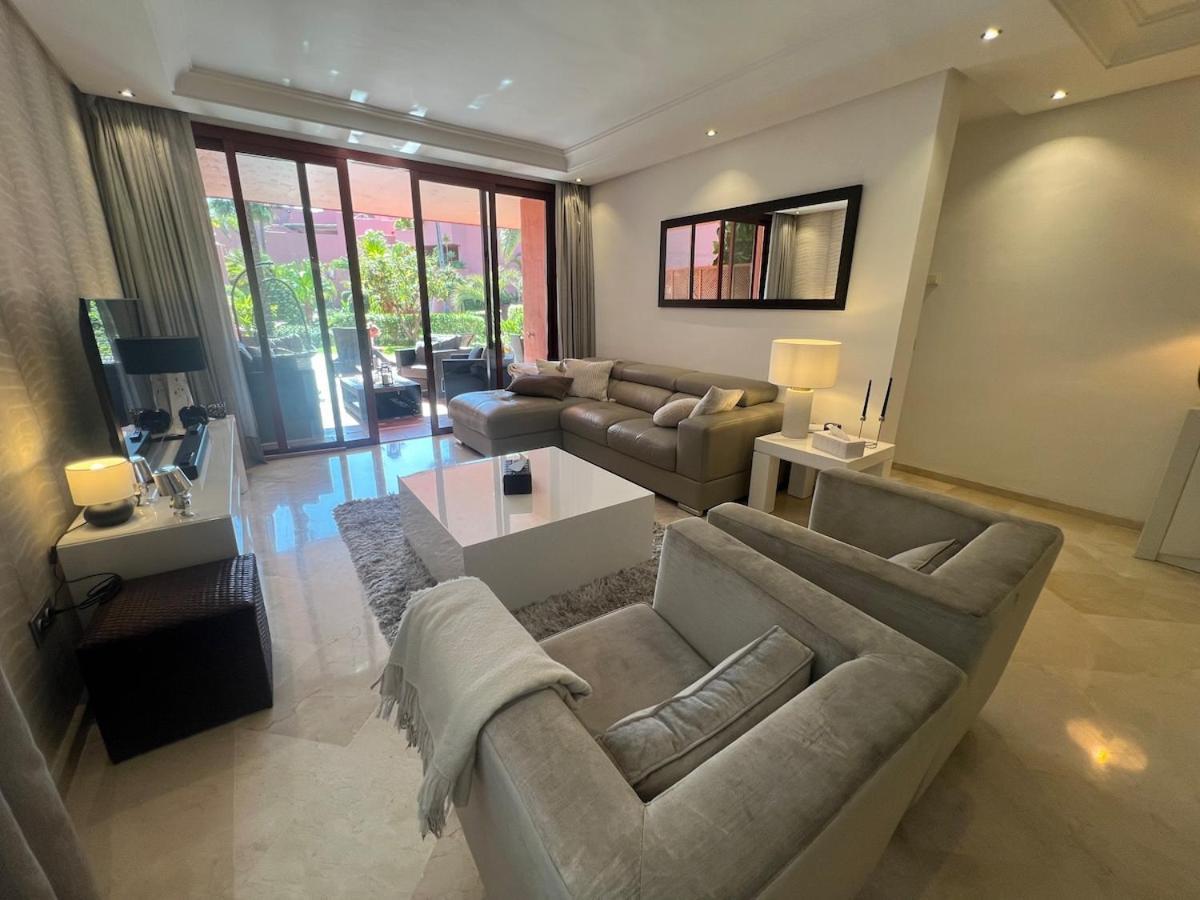 Te Huur 2 Slaapkamers Frontline Strand Complex Estepona Dış mekan fotoğraf