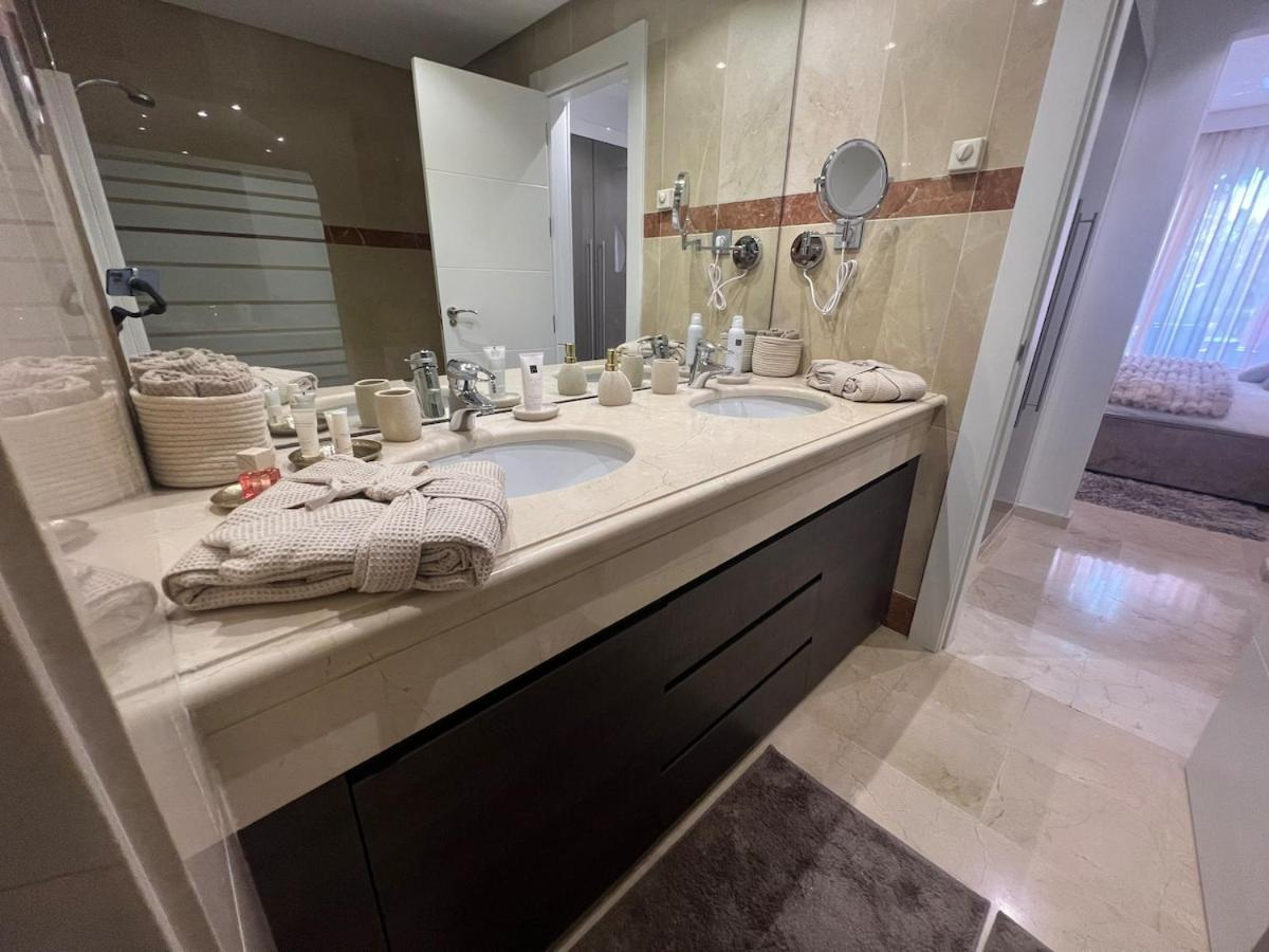 Te Huur 2 Slaapkamers Frontline Strand Complex Estepona Dış mekan fotoğraf
