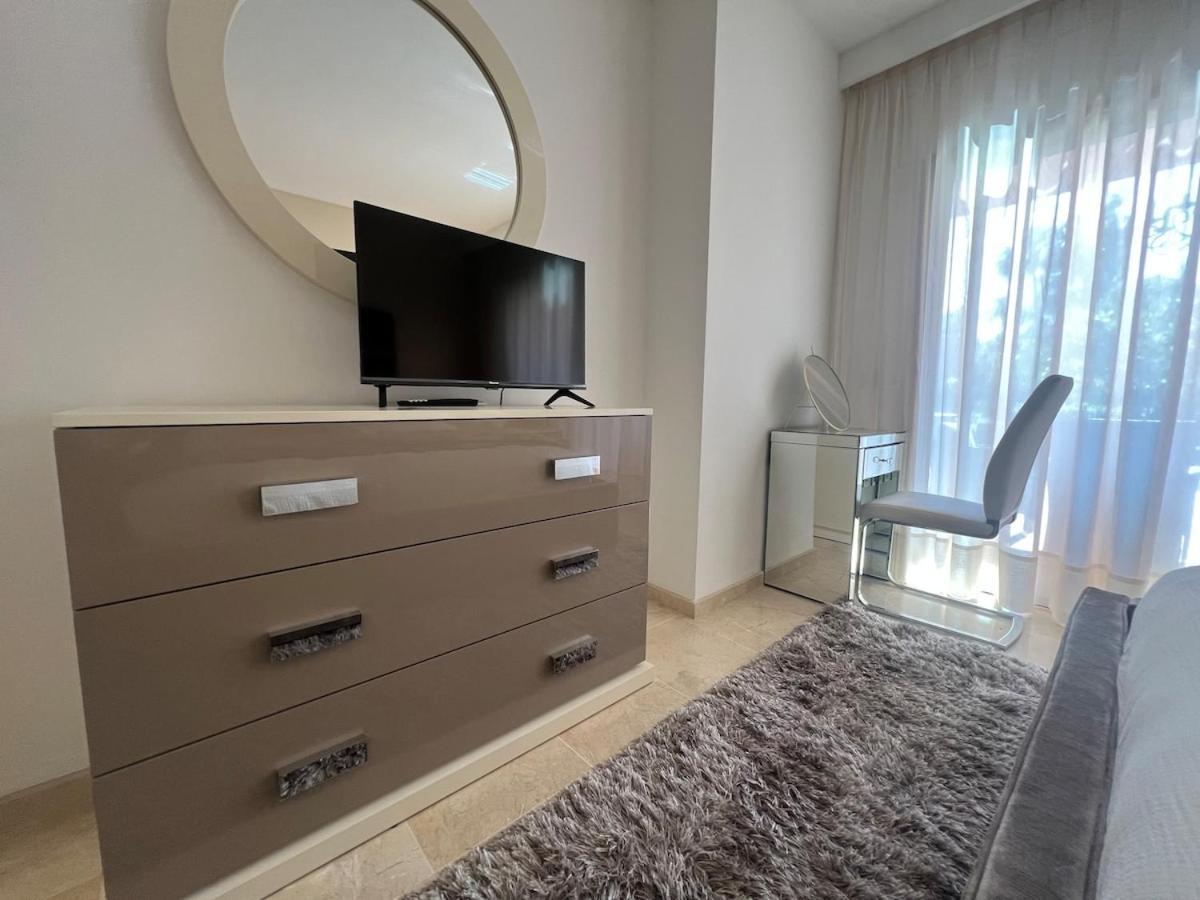 Te Huur 2 Slaapkamers Frontline Strand Complex Estepona Dış mekan fotoğraf